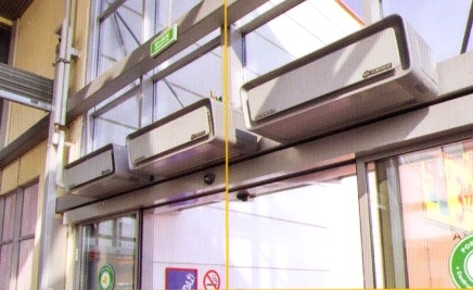 Пример монтажа воздушной завесы над автоматическими дверьми